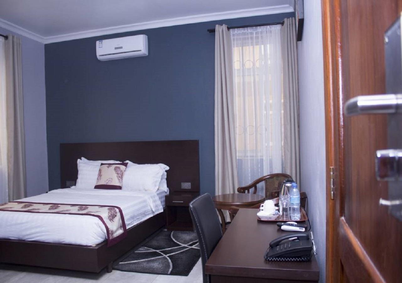 Hotel Desderia อึมเบยา ภายนอก รูปภาพ